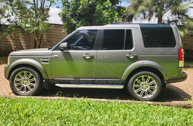 Land Rover Discovery 2010 Gray