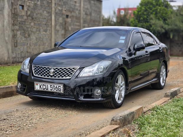Toyota Crown 2012 Black