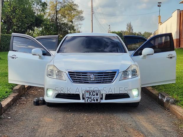Toyota Crown 2012 White