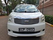 Toyota Noah 2010 White for sale