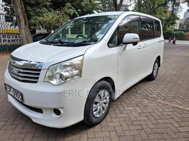 Toyota Noah 2010 White