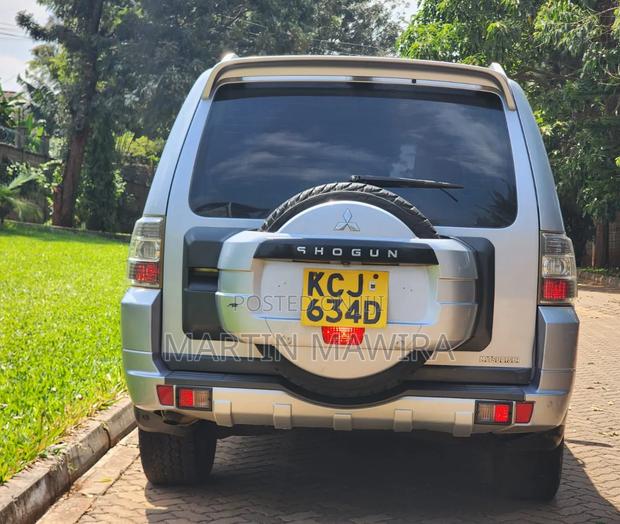 Mitsubishi Pajero 2010 Silver