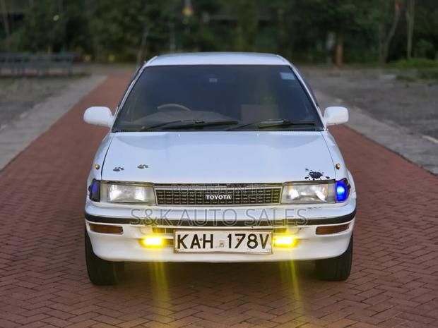 Toyota Corolla 1999 White