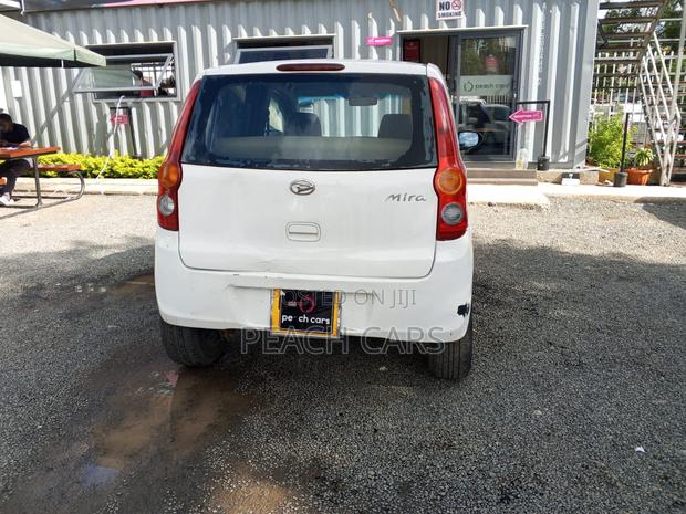 Daihatsu Mira 2011 White