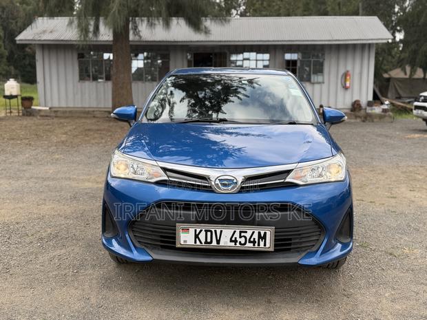 Toyota Corolla Fielder 1.5 Hybrid FWD 2018 Blue
