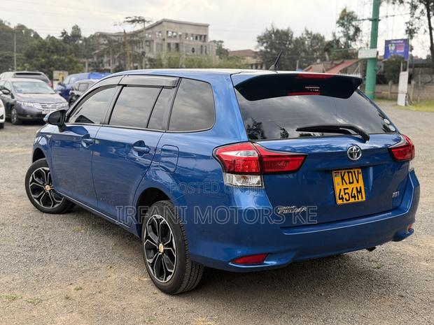 Toyota Corolla Fielder 1.5 Hybrid FWD 2018 Blue