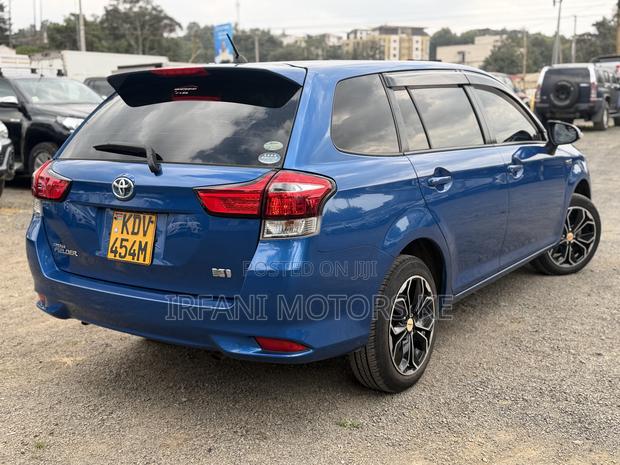 Toyota Corolla Fielder 1.5 Hybrid FWD 2018 Blue