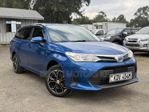 Toyota Corolla Fielder 1.5 Hybrid FWD 2018 Blue