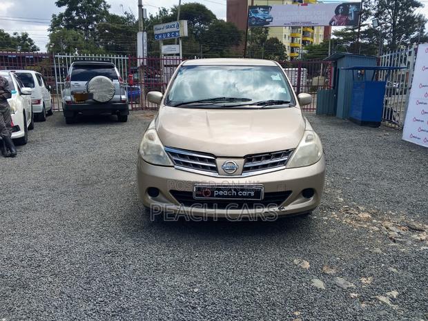 Nissan Tiida 2011 Gold