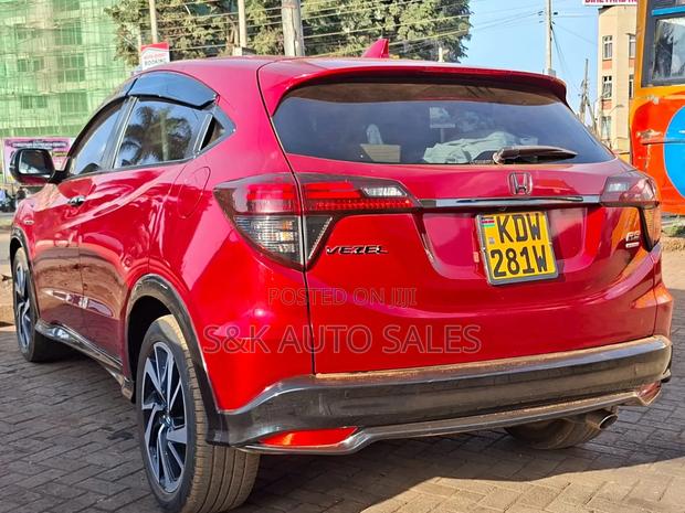 Honda Vezel 2018 Red