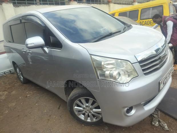Toyota Noah 2013 Silver