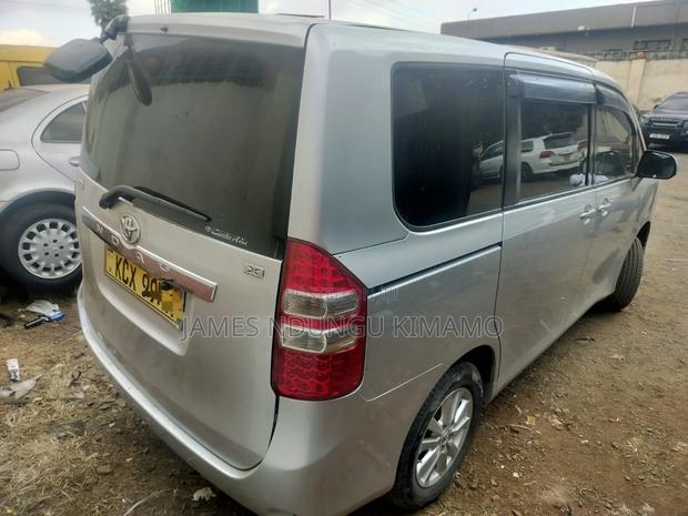 Toyota Noah 2013 Silver