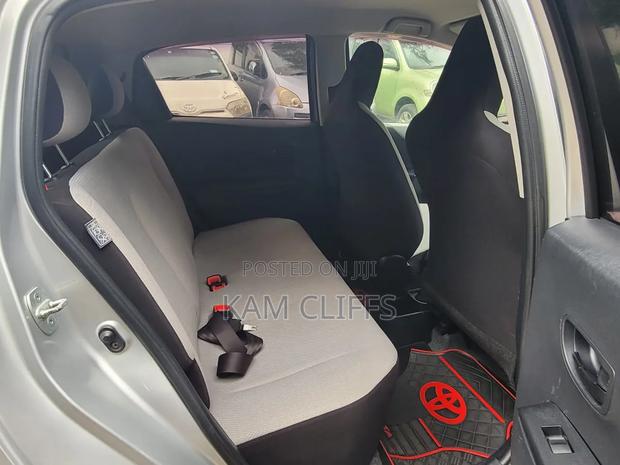 Toyota Vitz 2011