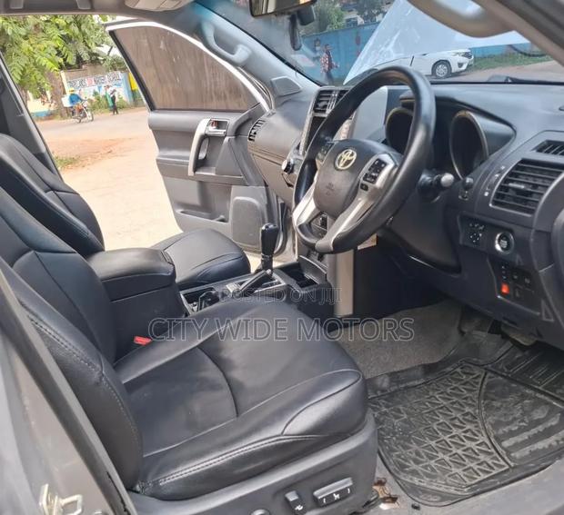 Toyota Land Cruiser Prado 2010 Silver