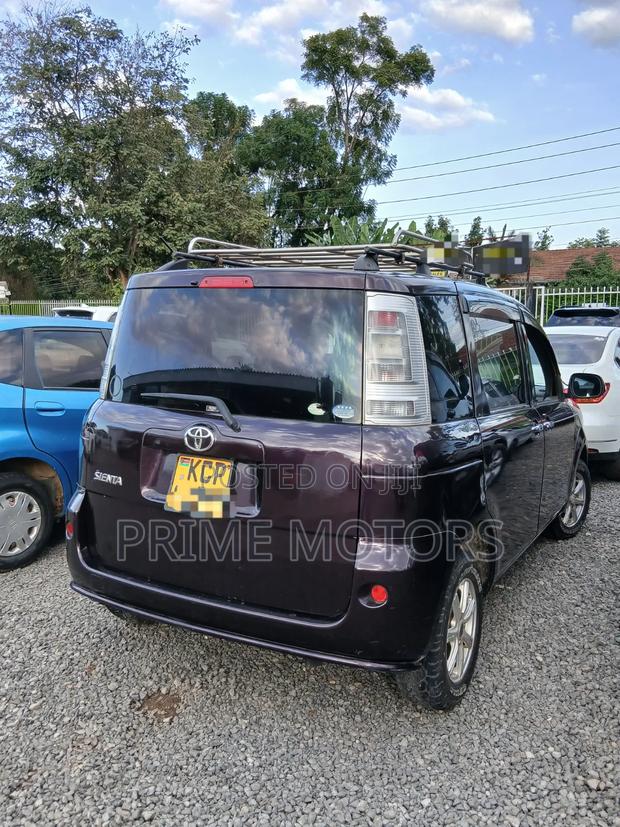 Toyota Sienta 1.5 FWD 2012 Maroon