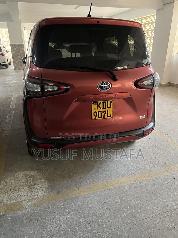 Toyota Sienta 1.5 Hybrid FWD (6-seater) 2018 Red
