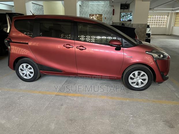 Toyota Sienta 1.5 Hybrid FWD (6-seater) 2018 Red