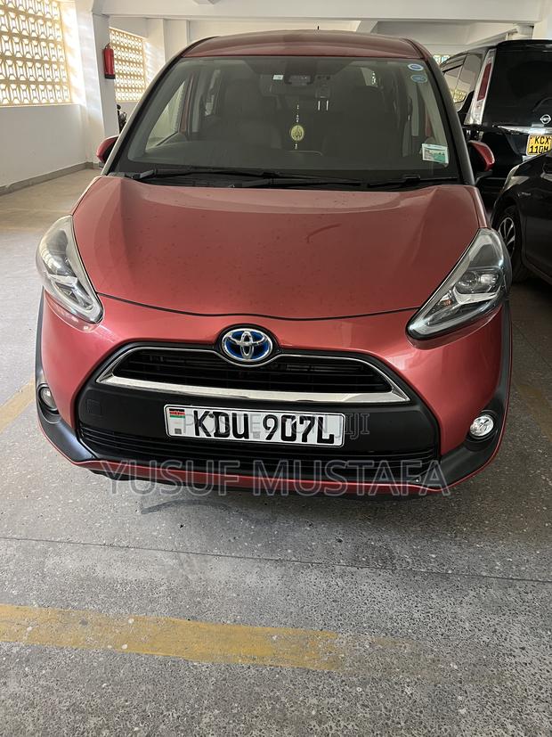Toyota Sienta 1.5 Hybrid FWD (6-seater) 2018 Red
