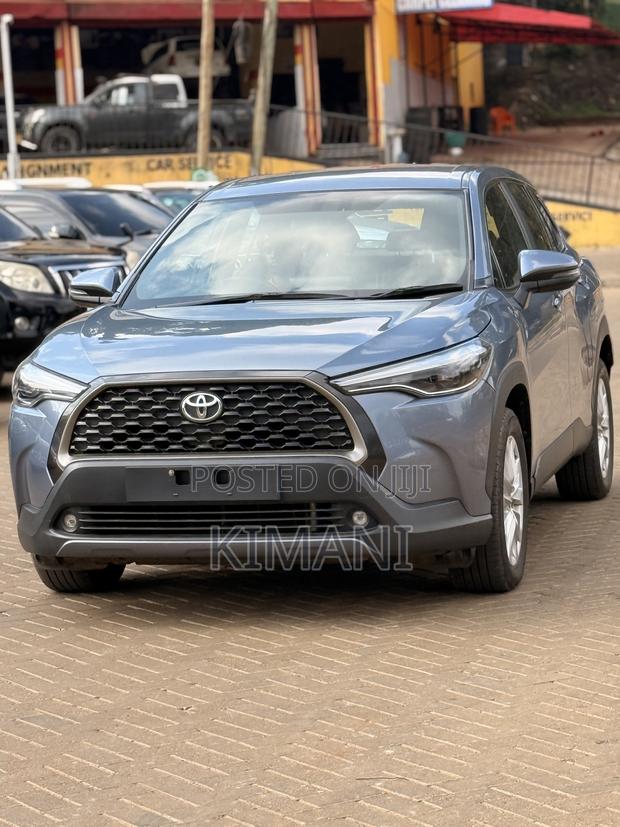 Toyota Corolla Cross XLE AWD 2023 Gray