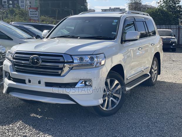 Toyota Land Cruiser 4.6 V8 ZX 2019 White