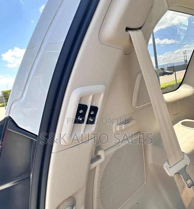 Toyota Land Cruiser Prado 2019 Pearl
