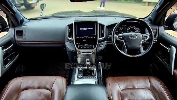 Toyota Land Cruiser 4.6 V8 ZX 2018