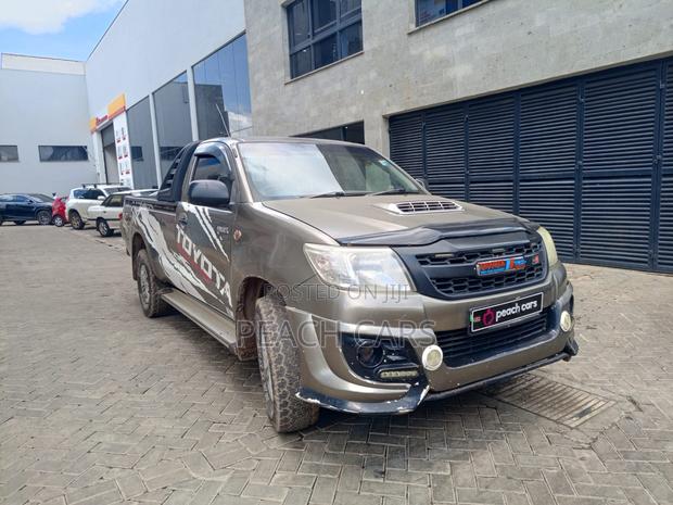 Toyota Hilux 2015 Brown