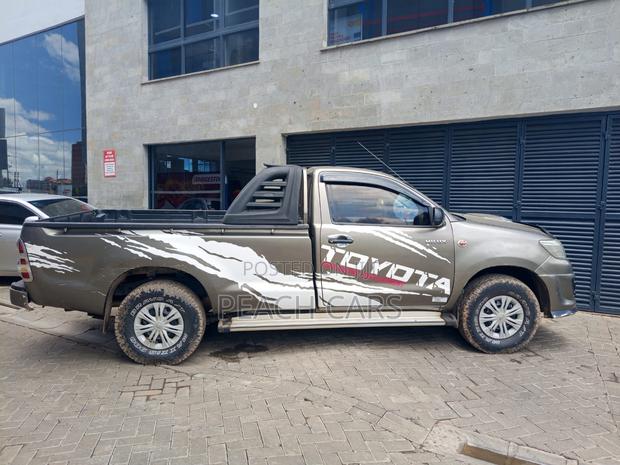 Toyota Hilux 2015 Brown