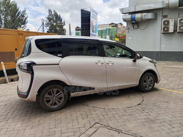 Toyota Sienta 2019 White