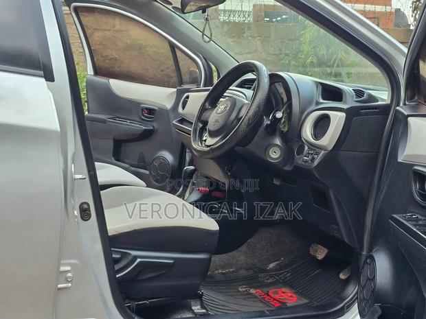 Toyota Vitz 2013 Silver