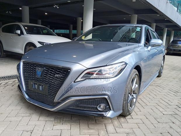 Toyota Crown 2018 Silver