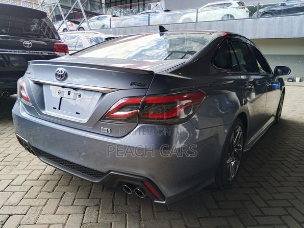 Toyota Crown 2018 Silver
