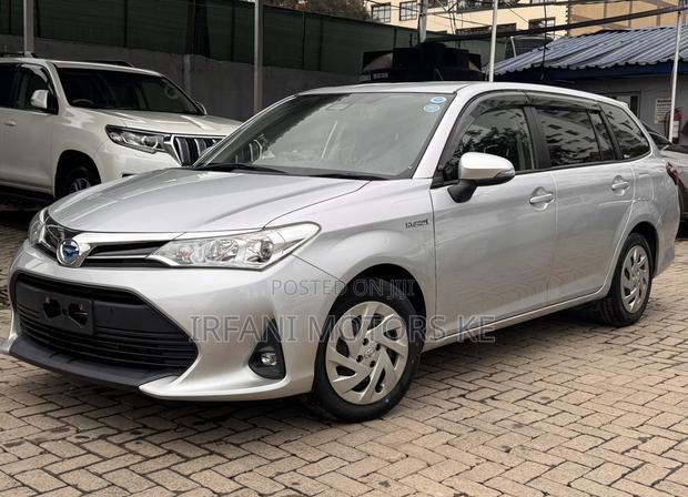Toyota Corolla Fielder 1.5 Hybrid FWD 2020 Silver