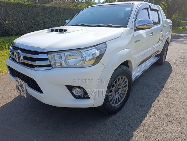 Toyota Hilux 2015 Pearl
