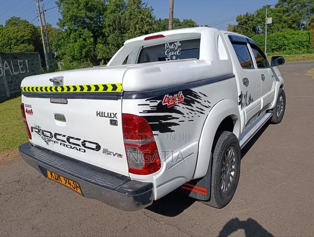 Toyota Hilux 2015 Pearl