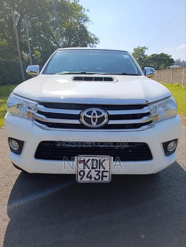 Toyota Hilux 2015 Pearl