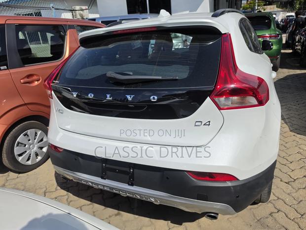 Volvo V40 2019 White