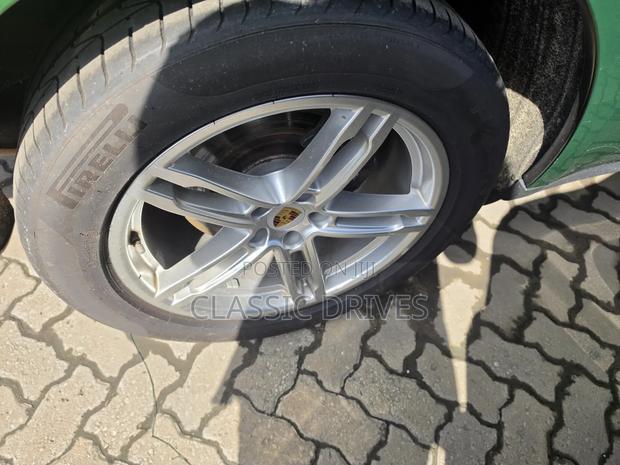 Porsche Macan 2019 Green
