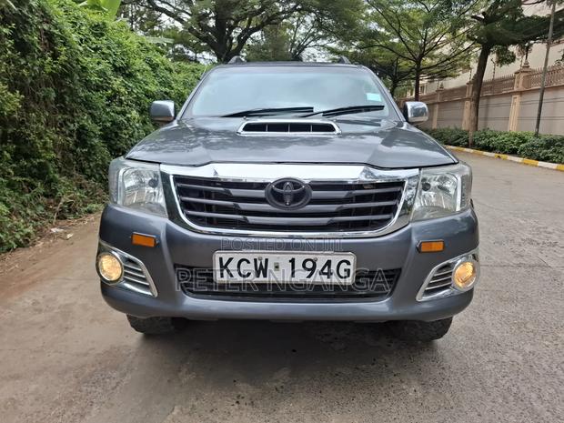 Toyota Hilux 2012 Gray