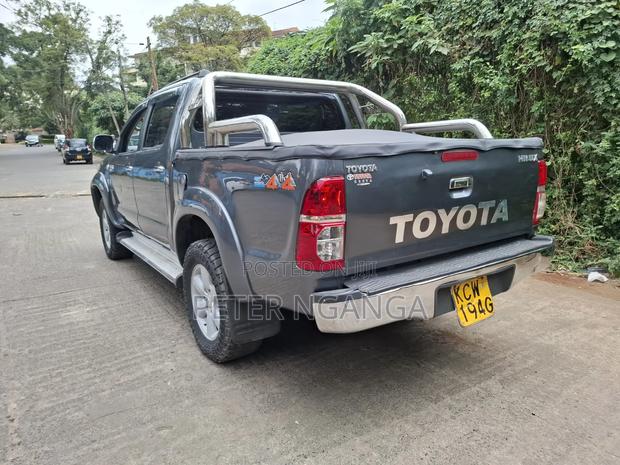 Toyota Hilux 2012 Gray