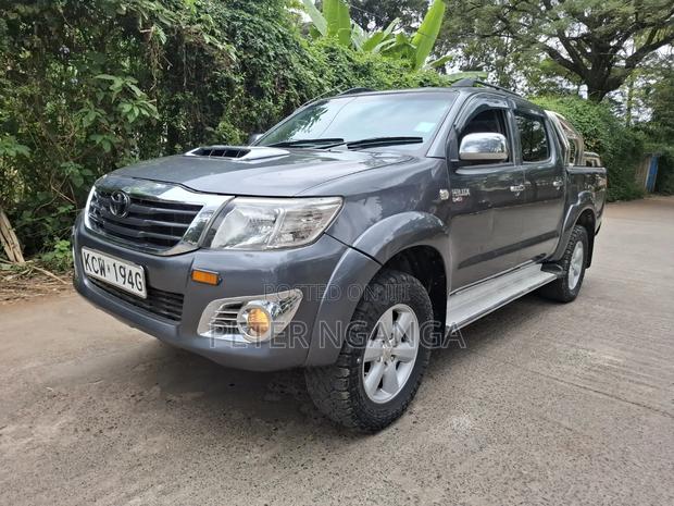 Toyota Hilux 2012 Gray