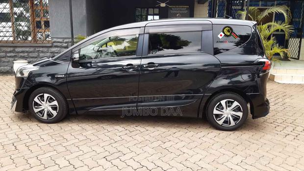 Toyota Sienta 1.5 Hybrid FWD 2019 Black