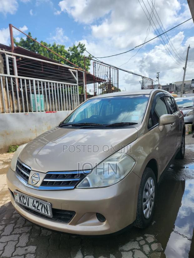 Nissan Tiida 2012 Gold