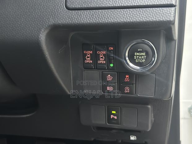 Toyota Tank 1.0 G-T FWD 2019 White