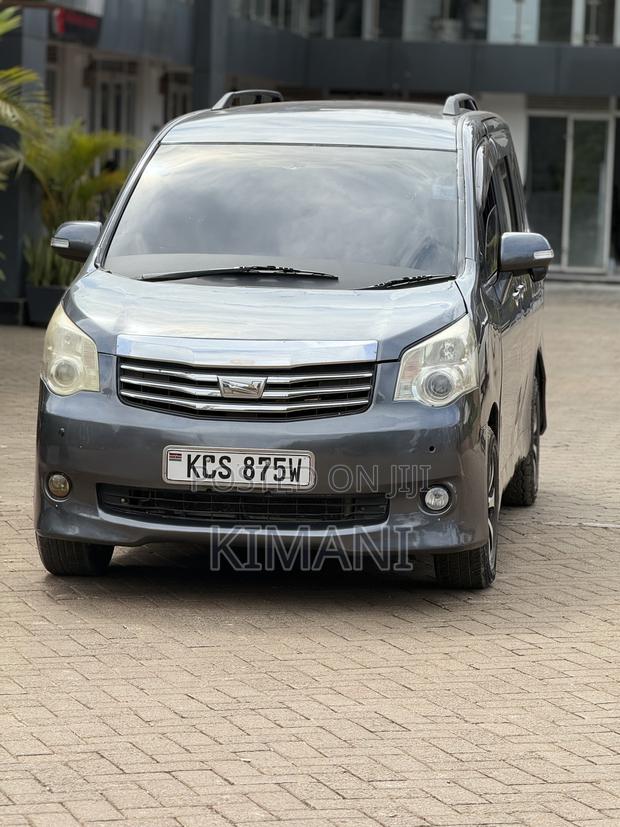 Toyota Noah 2012 Gray