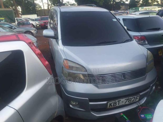 Toyota Voxy 2005 Silver