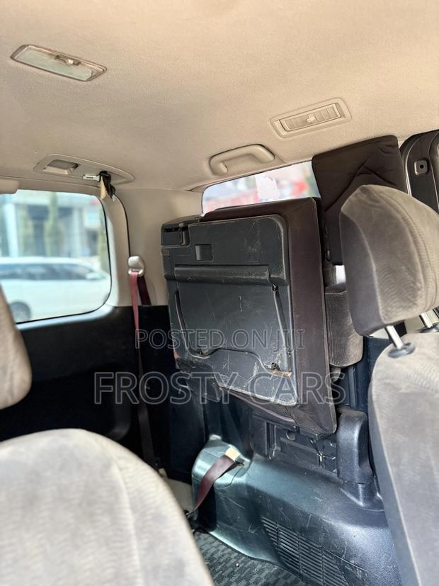 Toyota Noah 2012 Gray