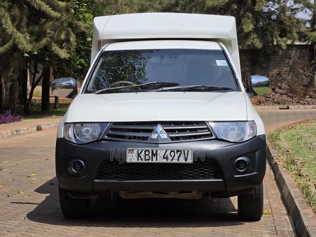 Mitsubishi L200 2009 White