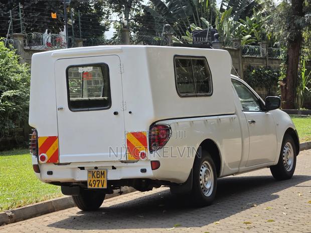 Mitsubishi L200 2009 White
