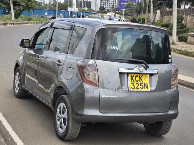 Toyota Ractis 2009 Gray